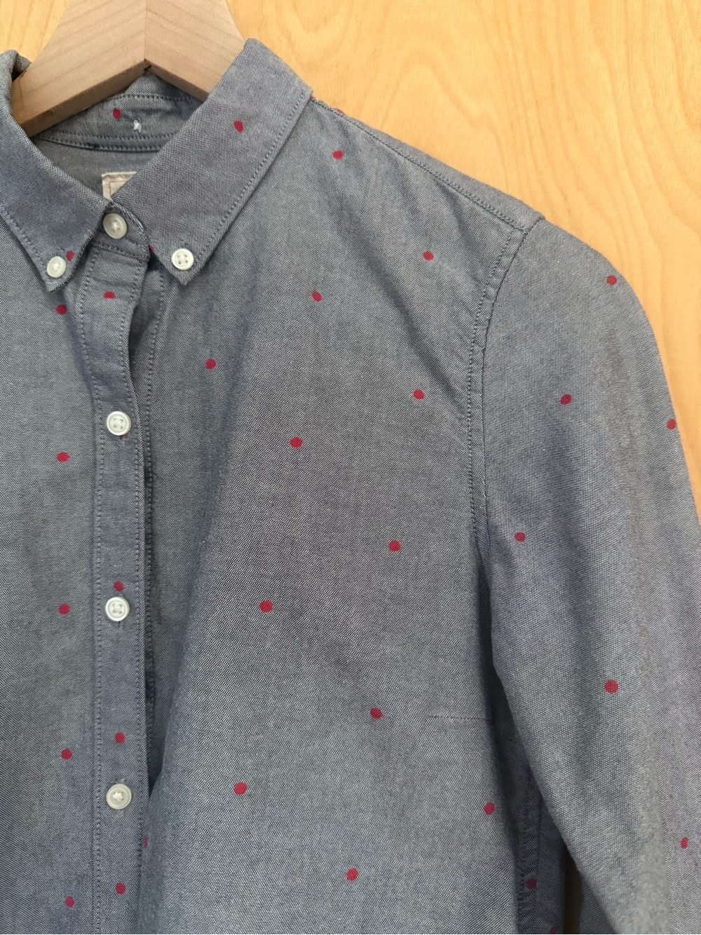 XS GAP Women’s Chambray Button-Down Fitted Boyfriend Shirt with Red Dot Pattern